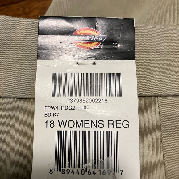 Dickies Women’s size 18 NWT Tan/Khaki  straight leg work pants - Picture 2 of 9